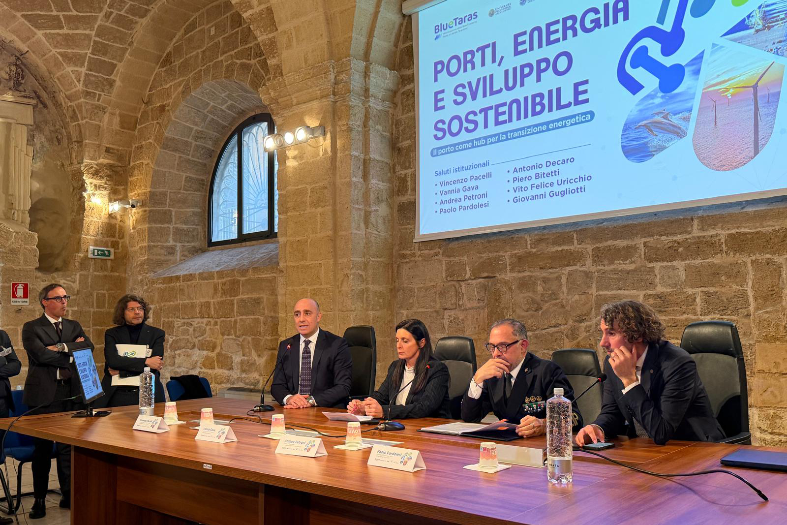 Il porto come hub energetico e del cambiamento: da Taranto una visione condivisa per lo sviluppo sostenibile. Dalla viceministra Gava l’impegno: “Fondi e semplificazioni per creare economia salvaguardando salute e territorio”